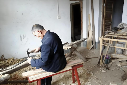 玫瑰花怎么养才不会枯萎，掌握浇水施肥技巧，轻松延长花期