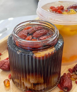 冬季花源少 给蜂补糖水 冬季花源少 给蜂补糖水