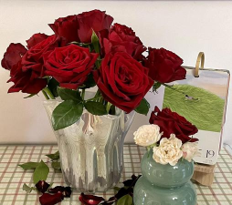 玫瑰花怎么养才不会枯萎，掌握浇水施肥技巧，轻松延长花期