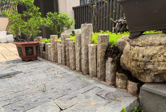 庭院养花石柱子