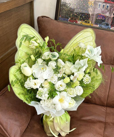 白蝴蝶配什么花