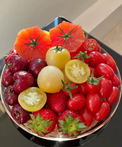 红色果盘如何摆放水果