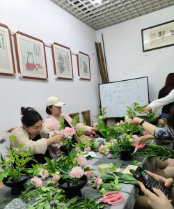 玫瑰花怎么养才不会枯萎，掌握浇水施肥技巧，轻松延长花期