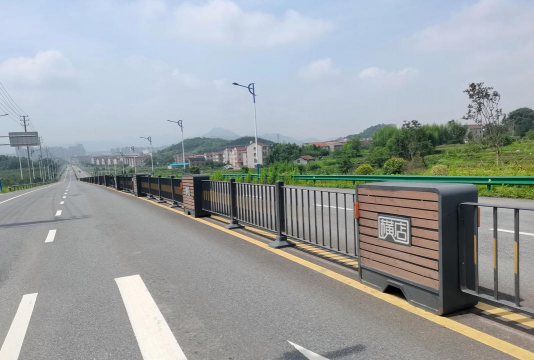道路隔离带绿化设计,提升城市形象,保障行车安全 道路隔离带绿化设计,提升城市形象,保障行车安全