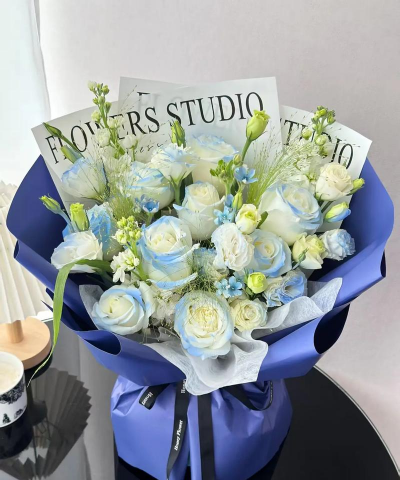 碎冰蓝玫瑰花怎么水养，延长花期，保持花色鲜艳