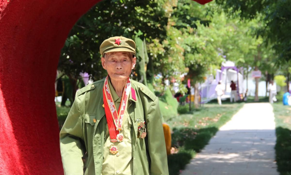 爱养花的老兵 爱养花的老兵