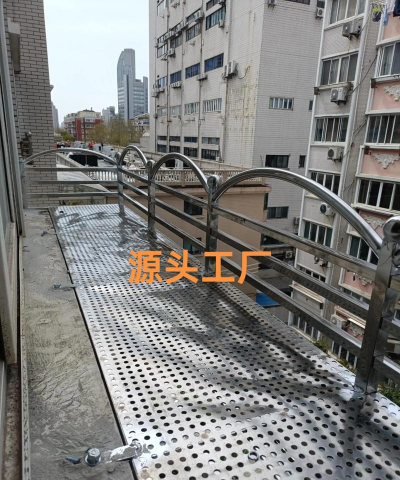 农村窗外晾衣养花架 农村窗外晾衣养花架