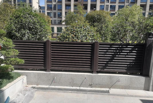 绿化护栏设计,提升环境美感,保障安全实用 绿化护栏设计,提升环境美感,保障安全实用