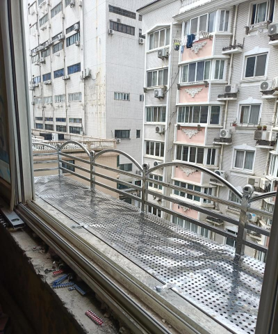 农村窗外晾衣养花架 农村窗外晾衣养花架