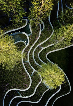 绿化微地形景观设计,提升空间层次,营造自然美感 绿化微地形景观设计,提升空间层次,营造自然美感