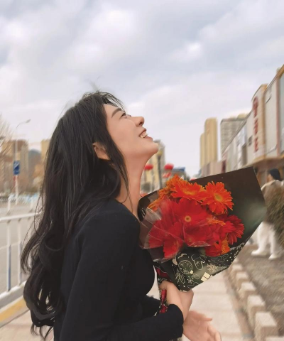 室内花卉装饰，提升居家氛围，打造自然空间