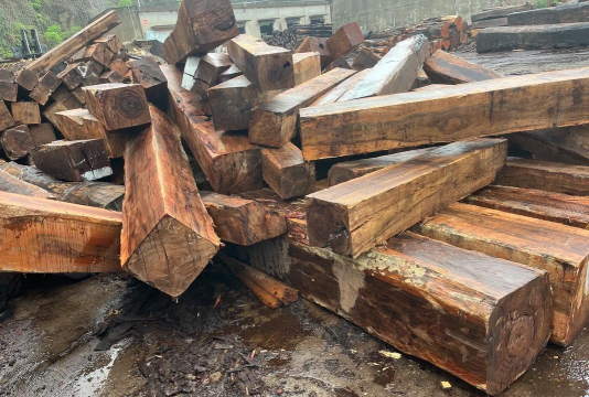 柬埔寨黑酸枝是属于红木吗