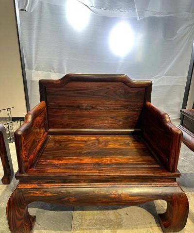 阔叶黄檀是印尼黑酸枝吗