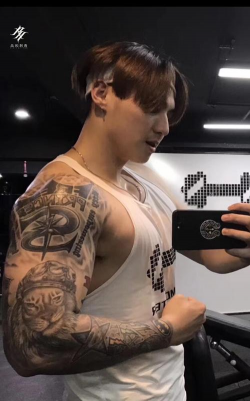 有花臂的男人有哪些 有花臂的男人有哪些