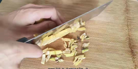 香蕉皮养花又肥又壮,废物利用,省钱省力 香蕉皮养花又肥又壮,废物利用,省钱省力