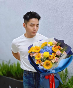 喜欢养花的男人性格,细腻温柔,内心世界丰富 喜欢养花的男人性格,细腻温柔,内心世界丰富